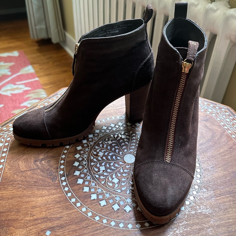 Natalia Blanco brown suede, high heeled, front zip ankle boots.